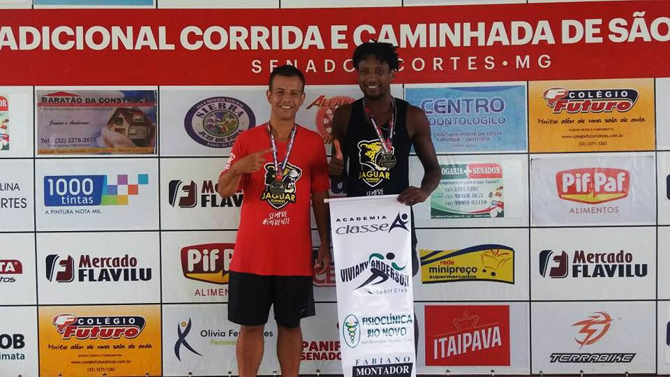 Atletas da equipe de corridas de Rio Novo  Jaguar Runners iniciam as competições