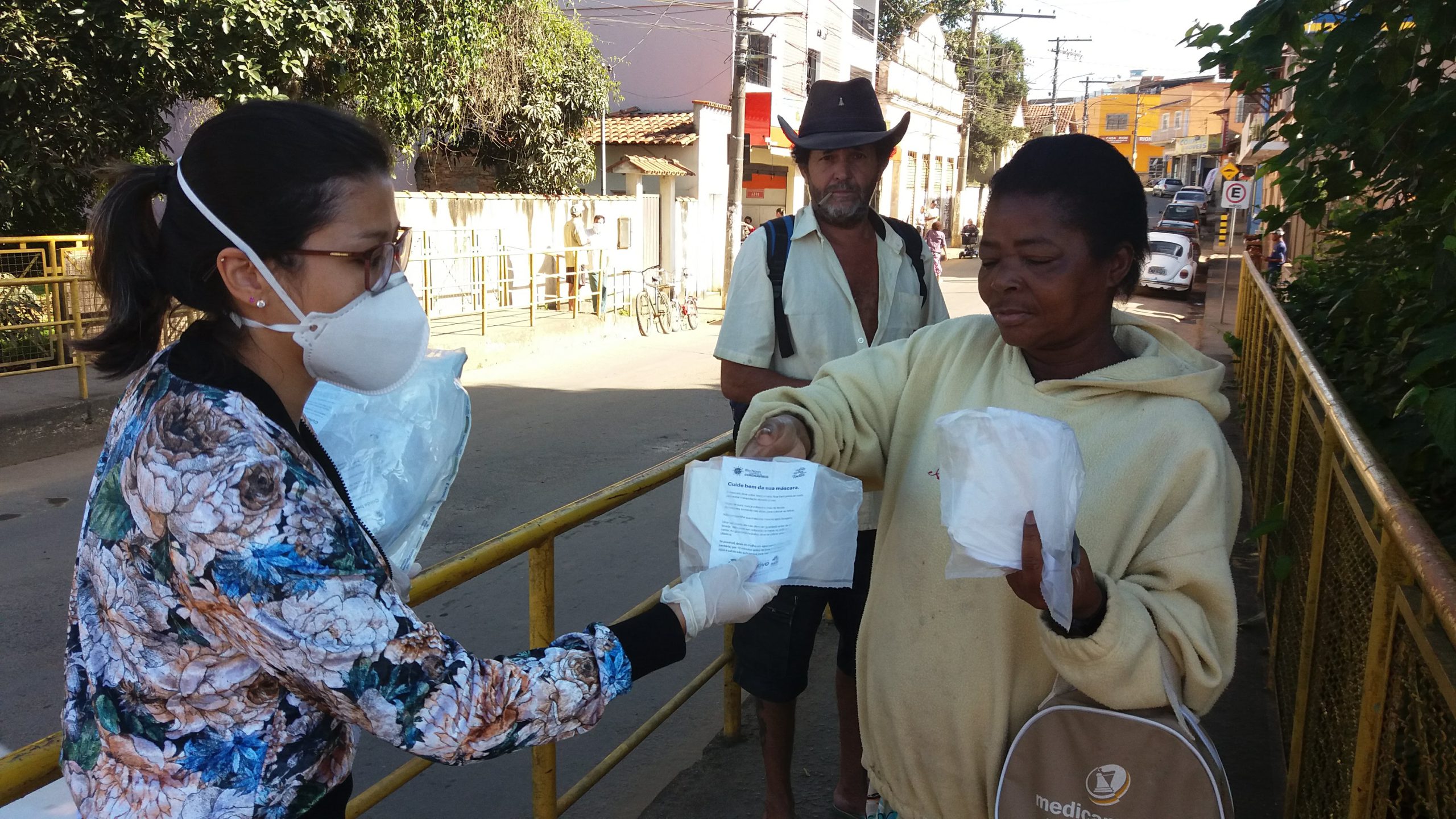 Secretaria de saúde de Rio Novo realiza distribuição gratuita de máscaras