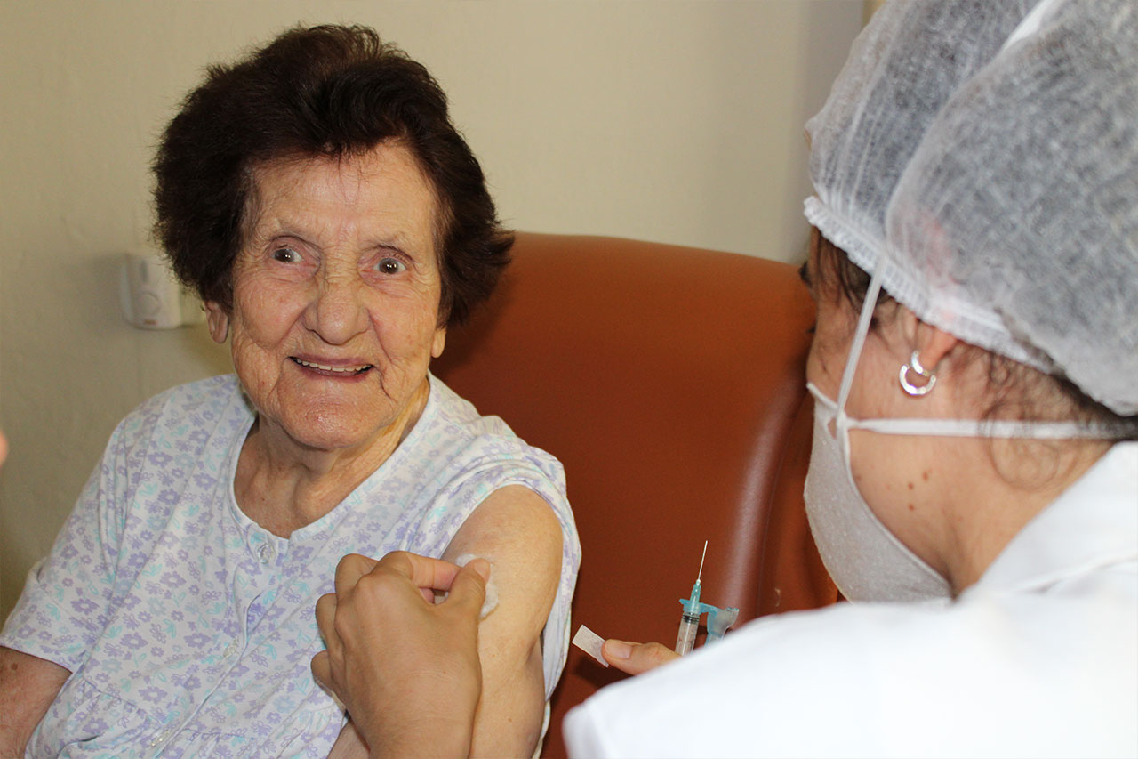 Rio Novo inicia vacinação de idosos com idade a partir de 90 anos.
